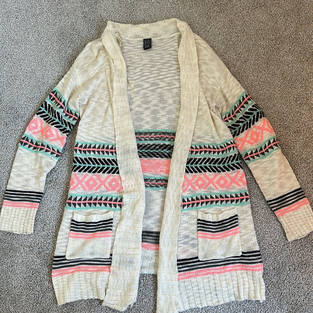 Fun tribal cardigan 💗